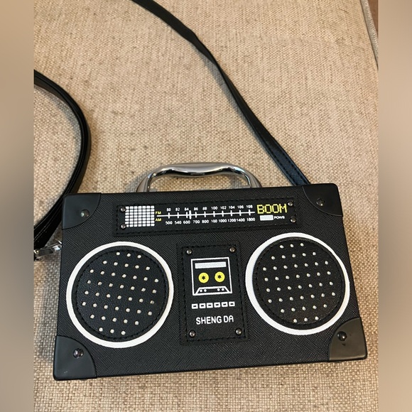 Black boom box purse - Picture 2 of 6